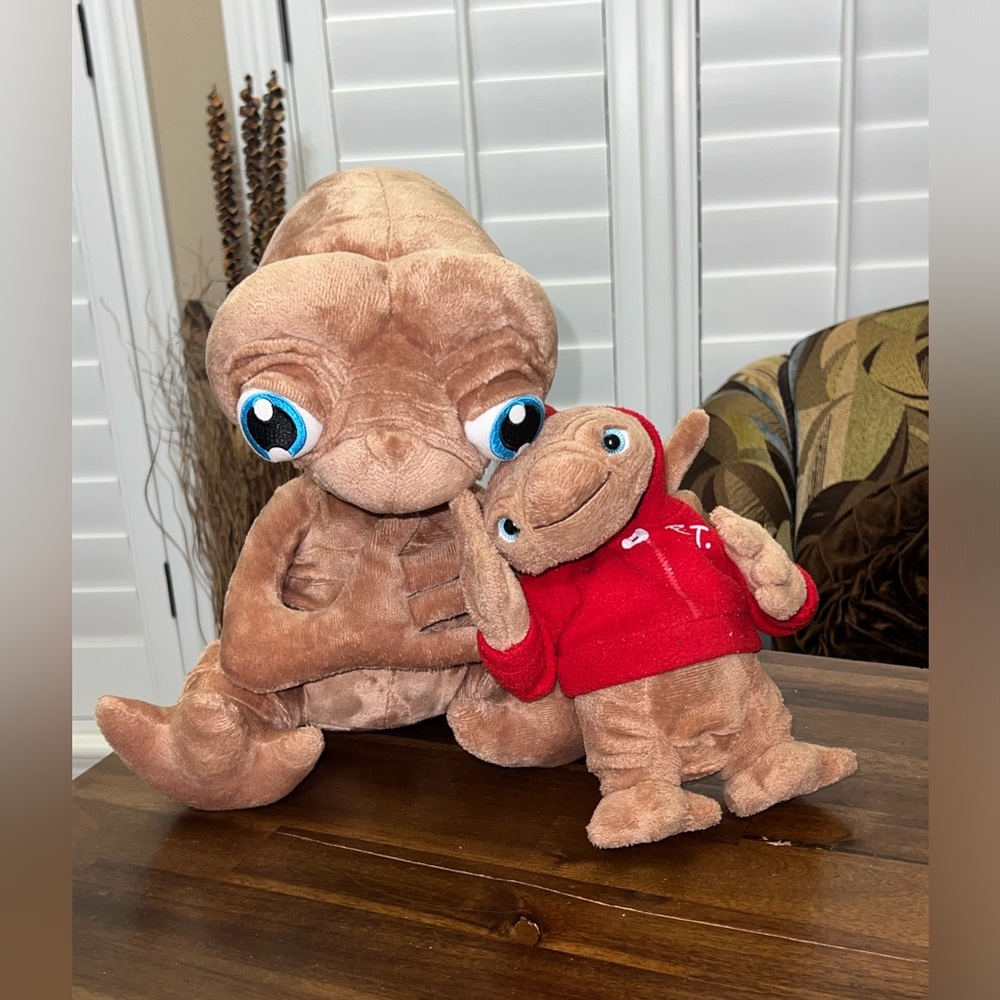 E.T. plush toy original from Universal Studios Lot